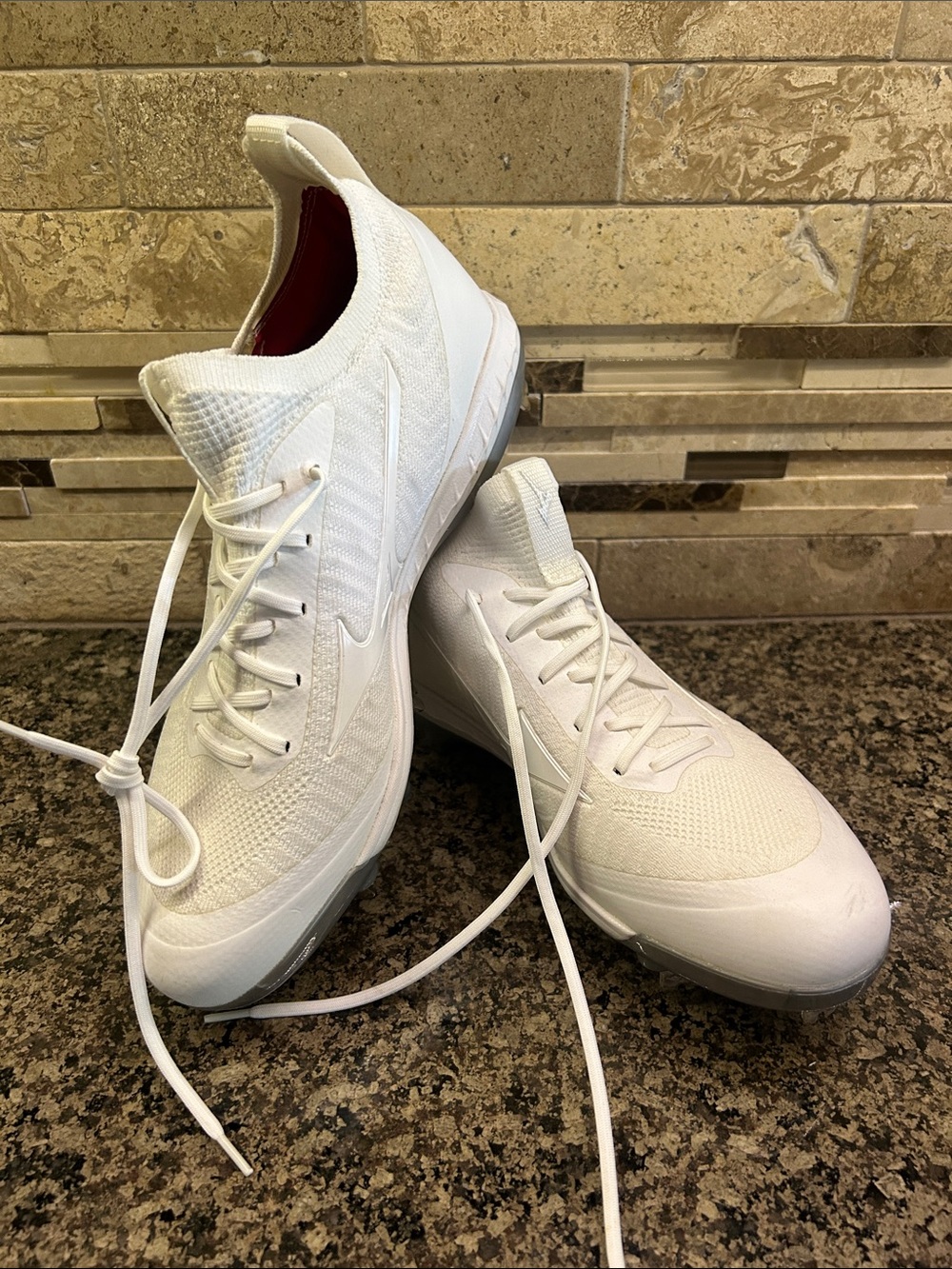 NEW - Mizuno Metal softball cleats - Size 9